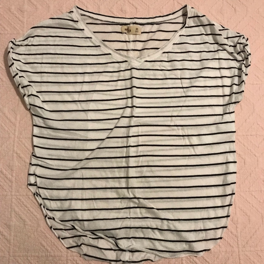 Basic striped vneck tee